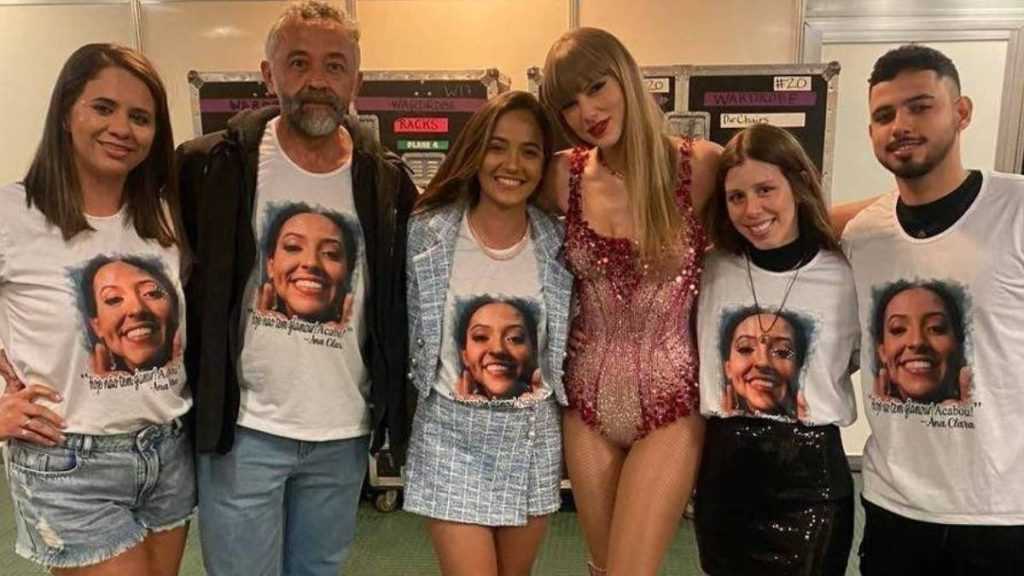 taylor-swift-se-encontra-com-familia-de-ana-benevides,-fa-que-morreu-em-show-do-rj