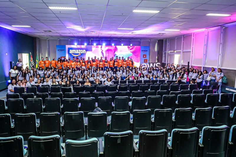 girls-tech-day-2025-reune-mais-de-300-estudantes-da-rede-municipal-de-educacao