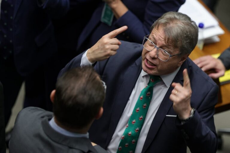 Vice-líder do PL se manifesta depois de ser destituído por voto pró-Glauber vice-lider-do-pl-se-manifesta-apos-ser-destituido-por-voto-pro-glauber