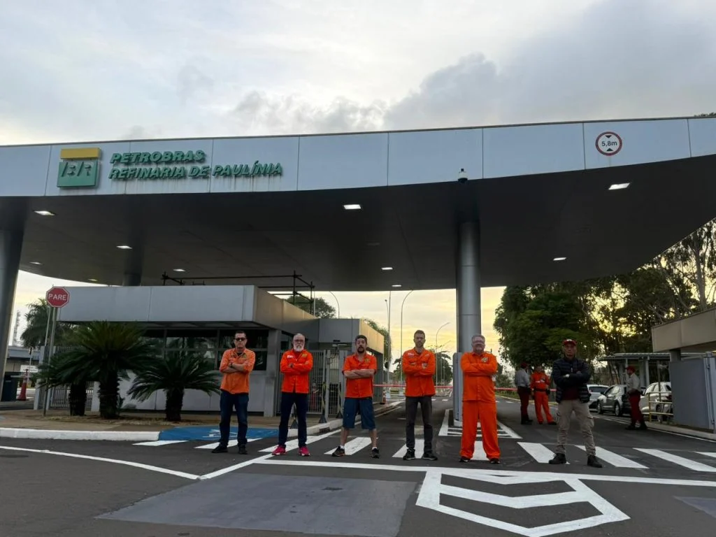 Empregados da Petrobras entram em greve por tempo indeterminado funcionarios-da-petrobras-entram-em-greve-por-tempo-indeterminado