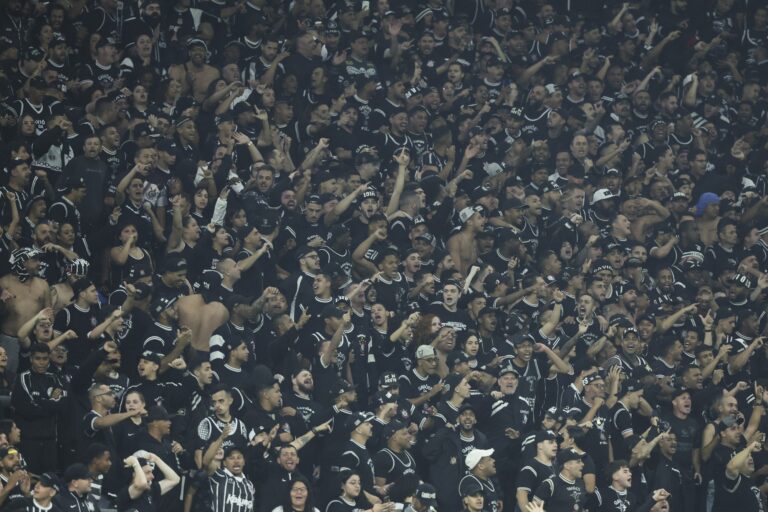 organizadas-do-corinthians-fazem-convocacao-geral-antes-de-decisao