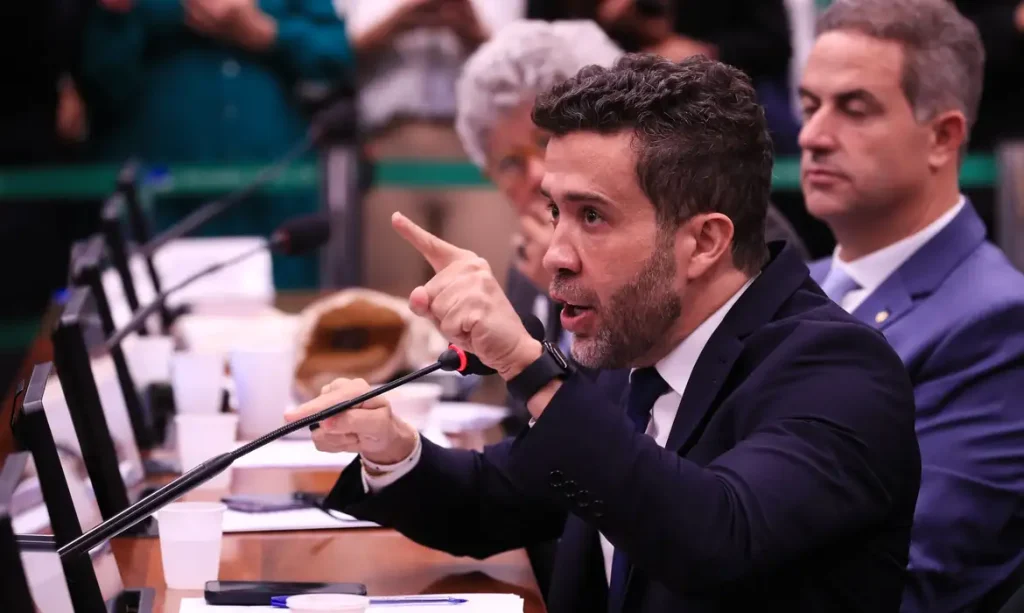 janones-e-suspenso-por-tres-meses-em-conselho-de-etica-da-camara