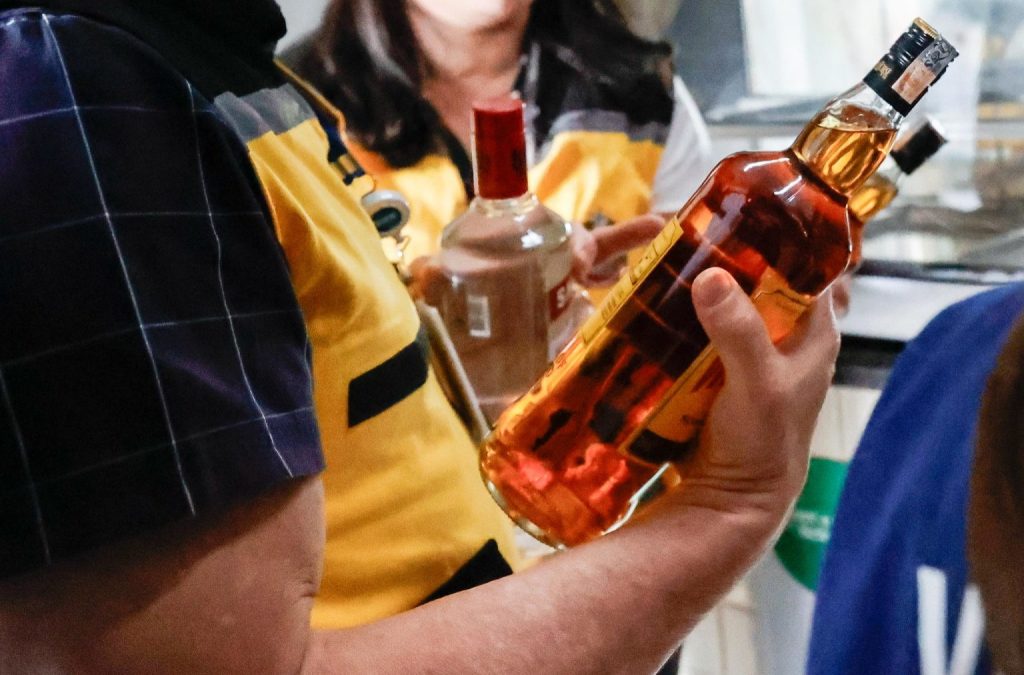conheca-sinais-e-sintomas-de-alerta-para-intoxicacao-por-metanol-e-saiba-como-tratar
