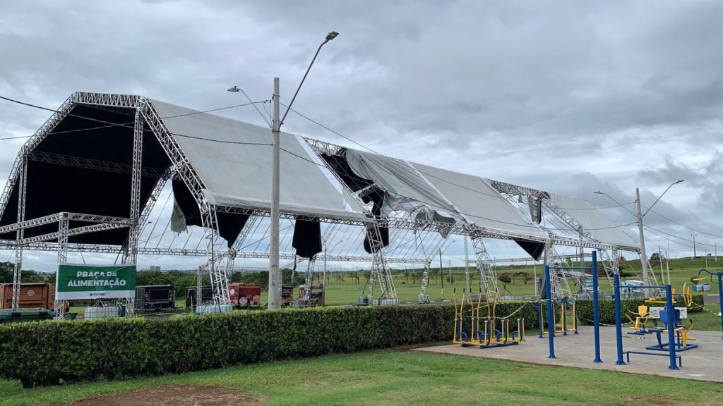 prefeitura-de-paulinia-encerra-vila-de-natal-apos-fortes-chuvas-no-parque-brasil-500