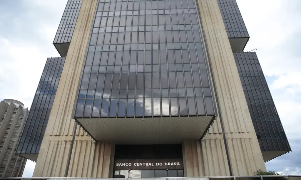mercado-financeiro-reduz-para-4,02%-projecao-de-inflacao-para-2026