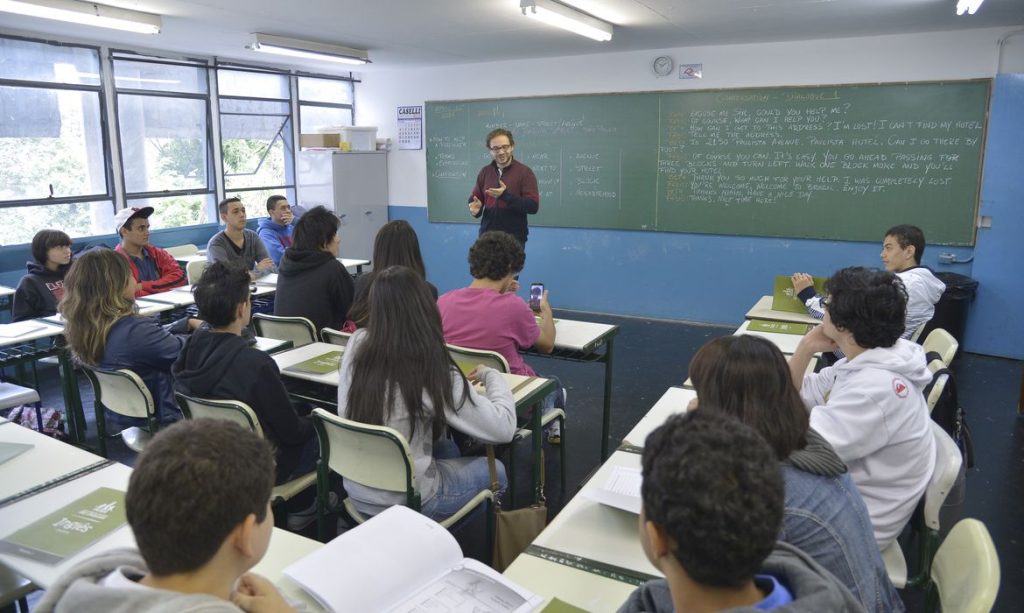piso-do-magisterio-tem-reajuste-de-5,4%-e-vai-a-r$-5,1-mil-em-2026
