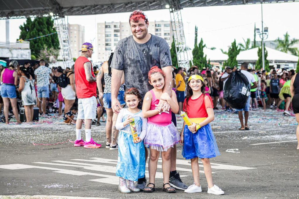 prefeitura-de-paulinia-e-cmdca-distribuem-pulseiras-de-identificacao-para-criancas-no-carnaval