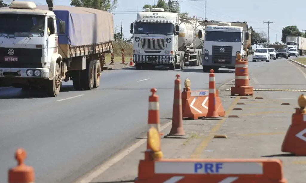 prf:-quase-44%-das-mortes-nas-estradas-envolvem-veiculos-de-carga