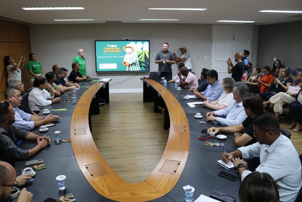 vereadores-e-secretarios-conhecem-projeto-de-seguranca-alimentar-em-paulinia
