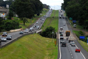feriado-prolongado-de-tiradentes-deve-levar-mais-de-1,5-milhao-de-veiculos-as-rodovias-da-regiao