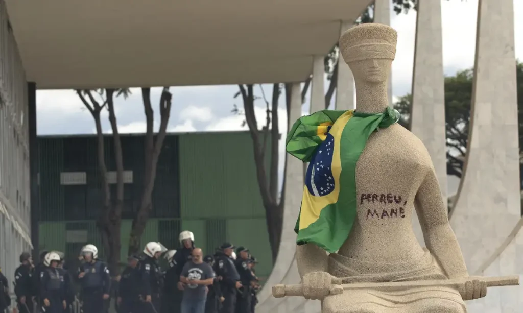 Débora do Batom recorre para ser beneficiada através da Lei da Dosimetria debora-do-batom-recorre-para-ser-beneficiada-pela-lei-da-dosimetria
