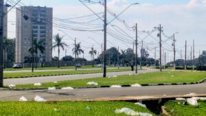 Depois de apresentação, frequentadores encontram lixo espalhado no entorno do Sambódromo de Paulínia apos-show,-frequentadores-encontram-lixo-espalhado-no-entorno-do-sambodromo-de-paulinia