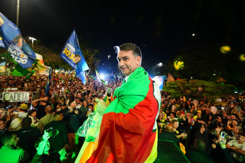 flavio-cobra-posicionamento-de-lula-sobre-moraes:-“tem-o-rabo-preso”