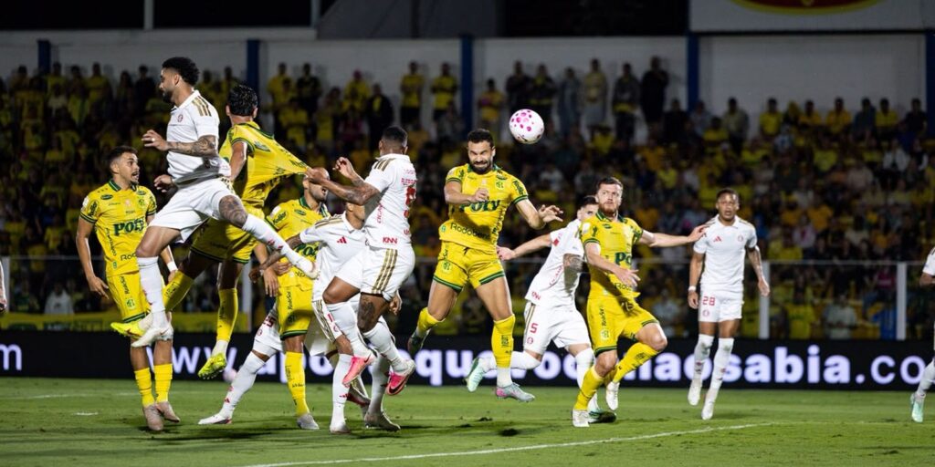 Com um a mais, Mirassol vence e complica Internacional no Brasileirão com-um-a-mais,-mirassol-vence-e-complica-internacional-no-brasileirao